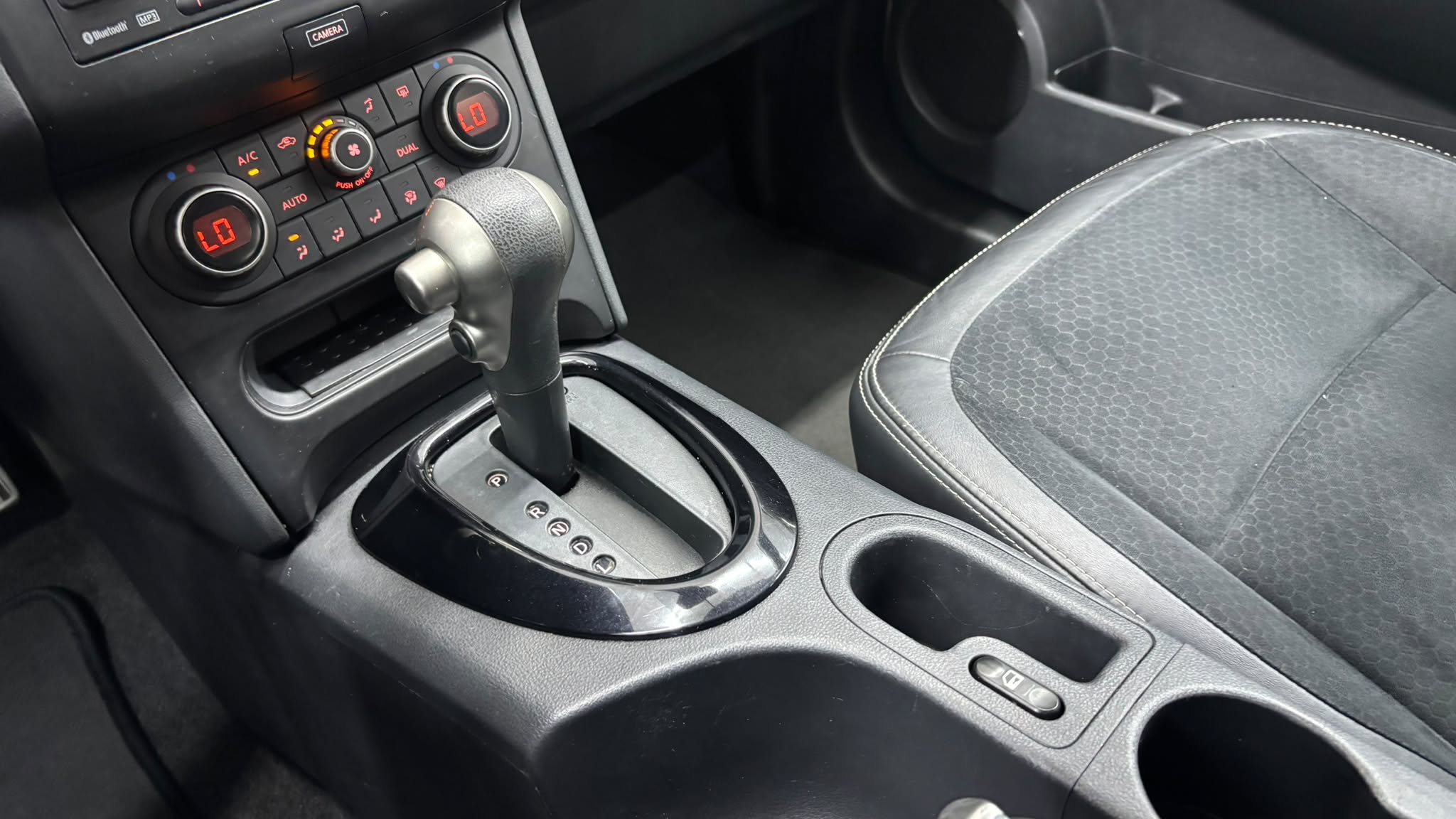 NISSAN QASHQAI 25